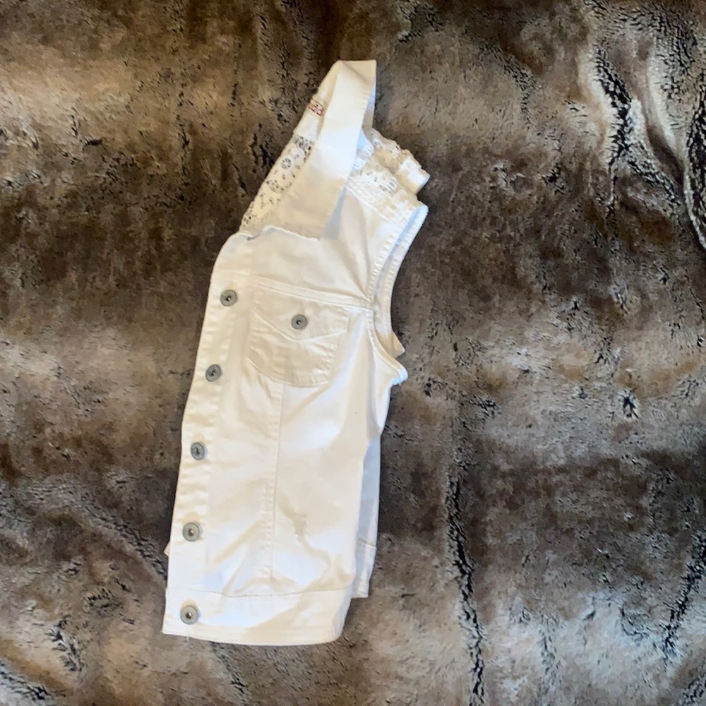 White vest